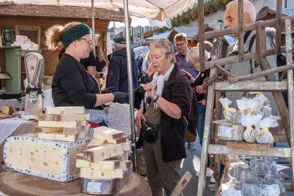 20. Huttwiler Käsemarkt & Volksmusiktage am 3. und 4. Oktober 2026